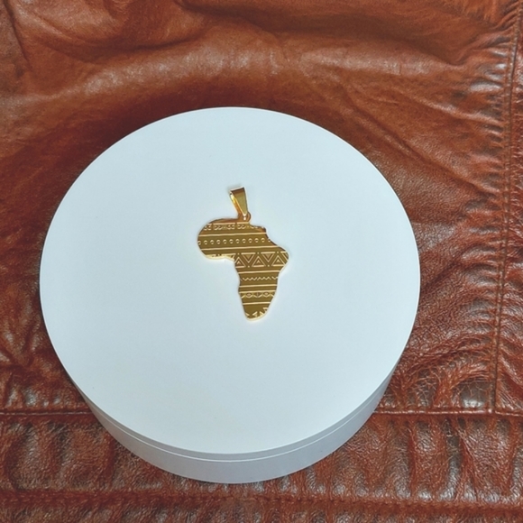 African Pendant: Beautifully etched pattern on stainless-steel, African pendant - Picture 2 of 5